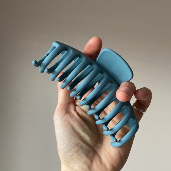 FREE Large claw clip - Picture 10 of 10